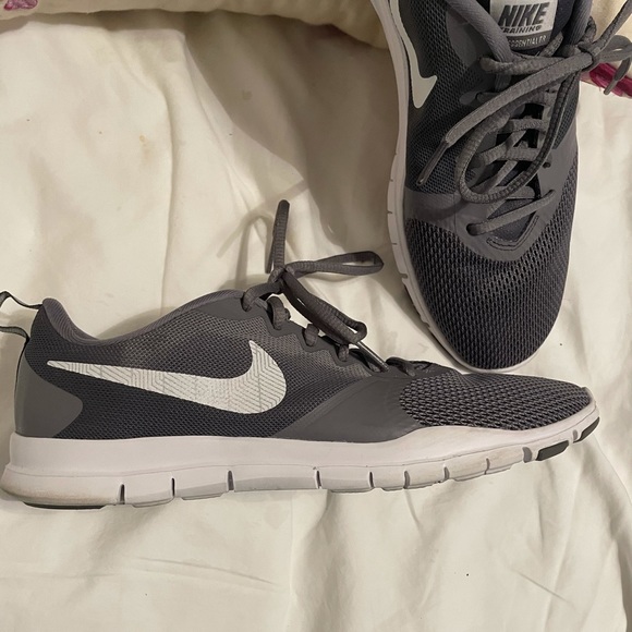 Nike Training Flex Essential Trainer - Picture 2 of 9